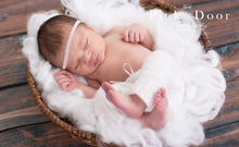 Load image into Gallery viewer, Savage Handscraped Oak Floor Drop