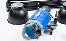 Load image into Gallery viewer, Savage 2000 Watt Location Light Kit